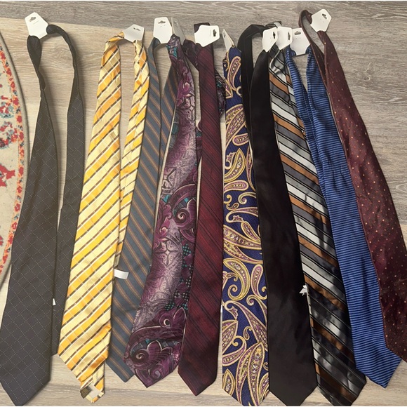 Lot of 10 Men's Designer Ties, Mix Colors Tradition Neck Ties, Italy US & more - Picture 1 of 10